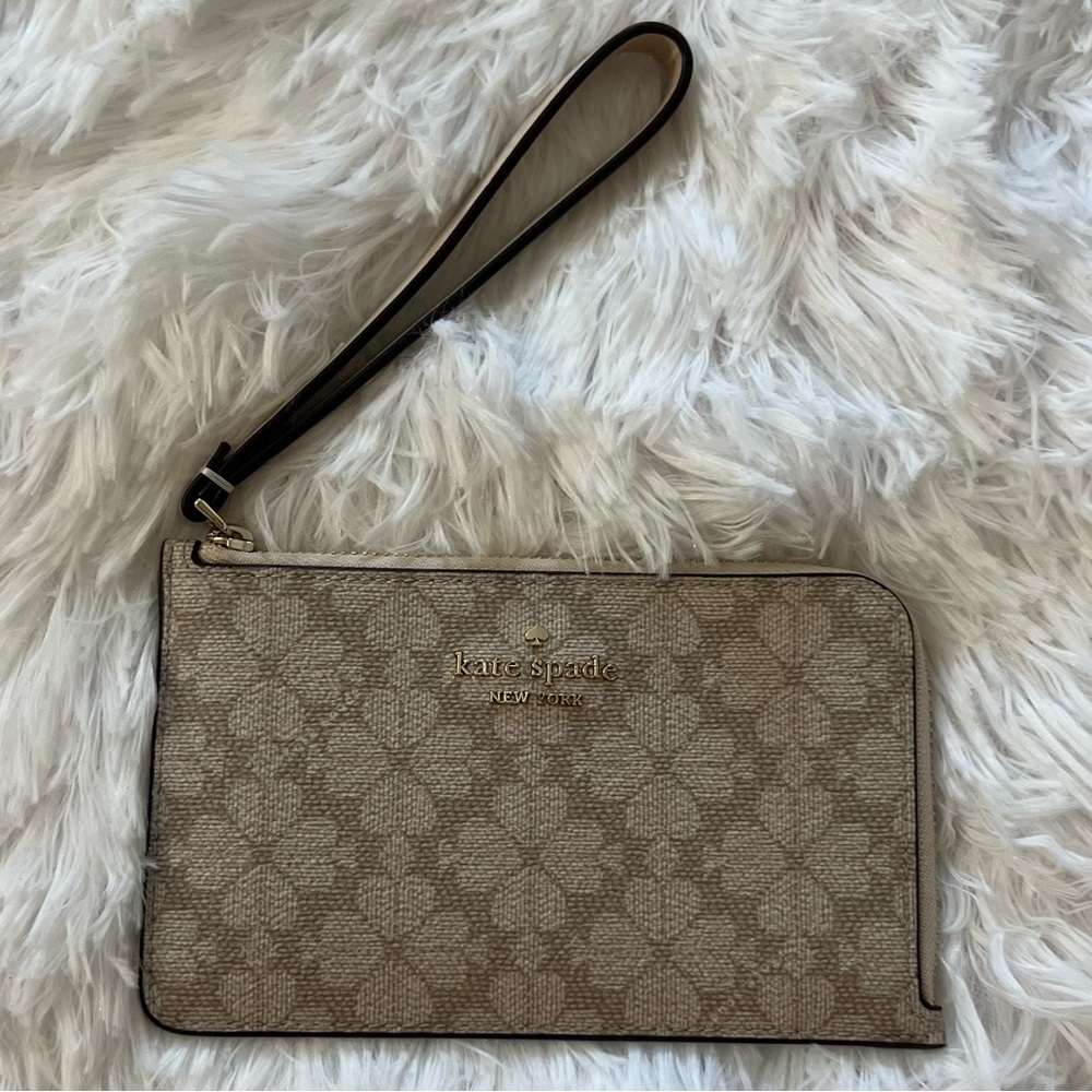 Kate Spade Lucy Wristlet - Picture 2 of 6